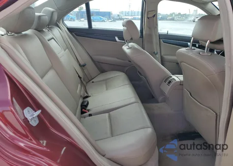 2013 Mercedes-Benz C 300 4Matic z USA, uszkodzony, nr VIN WDDGF8AB6DA806460